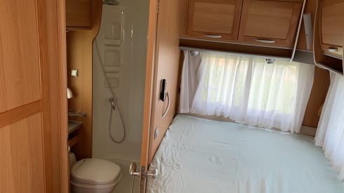 Gemütlicher Camper mit Klimaanlage im Wohnbereich