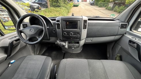 Donny – 2-seater Mercedes-Benz bus from 2013