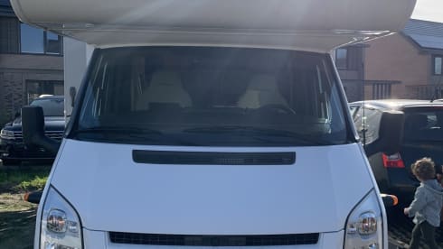 Bennie – Benimar Alcove camper - 5 persons - family camper 