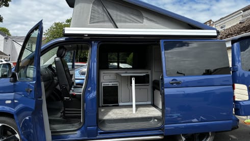 Betty Blue – 4 berth Volkswagen campervan from 2016