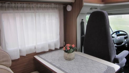 Spacious neat 2 pers. carado / hymer camper.