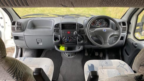 Elenor – Elenor, Ducato Clipper, 6 berth 6 belt on a normal car licence