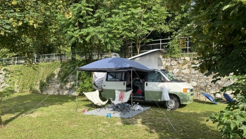 4p Volkswagen bus from 1995
