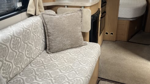 Northern Lights – Peugeot campervan met 4 slaapplaatsen uit 2012