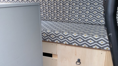 Gillian Vanderson – 1 berth microcamper Peugeot Partner 