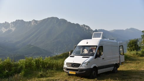 Moby – Cozy, hip self-built Mercedes Sprinter