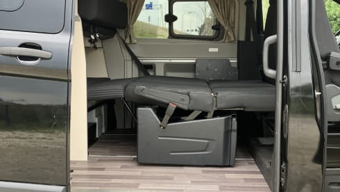 5p Ford Nugget Custom, high top – automatic, air conditioning – compact comfort