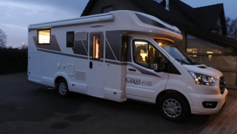 5p Ford semi-integrated uit 2024