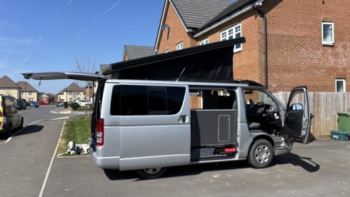 Yoshi – 4 berth Toyota campervan from 2010