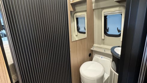 Van Voyage – Gloednieuwe Possl 2Win R met hefdak(2026) compacte luxe met grote badkamer