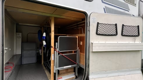 Happy Glamper – VERY SPACIOUS HYMER 644 CAMP, ALCOVE 6 PERSON XXL GARAGE