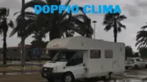 ROLLER TEAM FREEZ – FORD 4 + 1 beds and DOUBLE CLIMATE