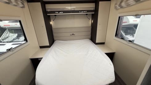 Charlie – High-Spec 5 berth Roller Team Motorhome - Free Wifi & Insurance - 2024