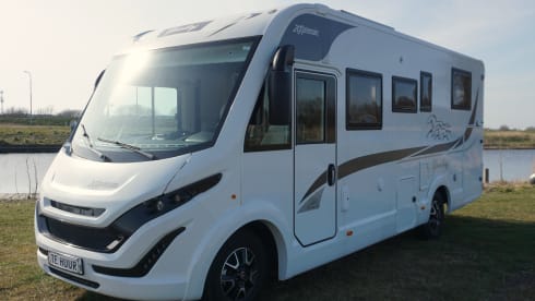 4p McLouis Yearling integrated uit 2021