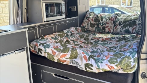 Yoshi – 4 berth Toyota campervan from 2010