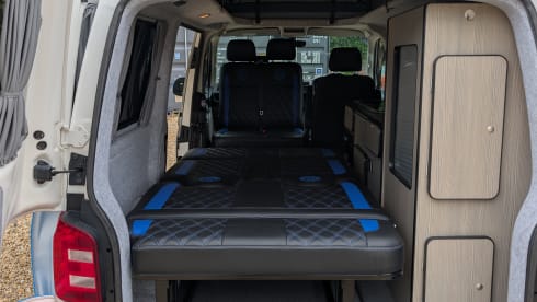 Victor – 4 berth Volkswagen campervan from 2017
