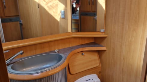 Campie – Complete LMC Liberty with 4 seats and 6 sleeping places