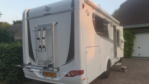 Carado T459 semi-integrated with queen-size bed from 2022