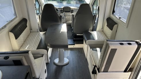 5p Challenger semi-integrated van 2022