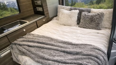 Luna – Volkswagen Transporter 4 Birth camper van