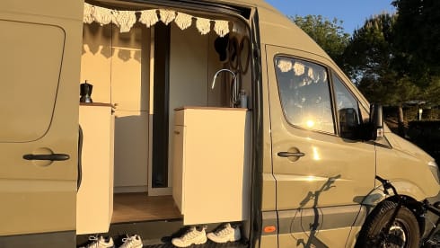 Luxurious and stylish converted Sprinter L4H3 from 2017