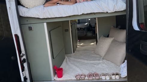Camping-car Vauxhall Movano 2 couchages entièrement autonome, construction neuve 