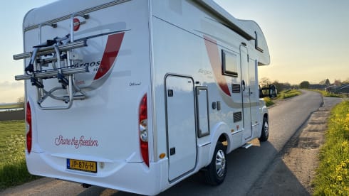 Ooit Is Nu! – Self-sufficient 6 person luxury camper "Ever Is Now"