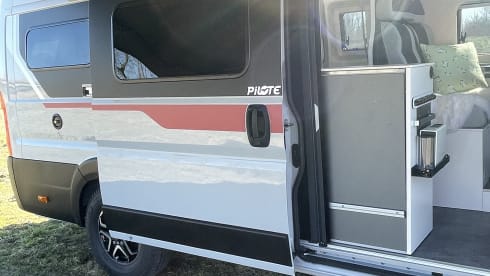 V630J – 2p Pilote bus from 2025