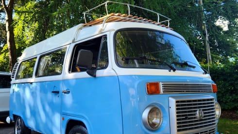 Carlos the camper – VW T2 Bay window Carlos the Camper the Blue Bay :-) 
