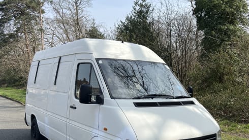 Padfoot 🐕 – Spacious & modern custom built camper.