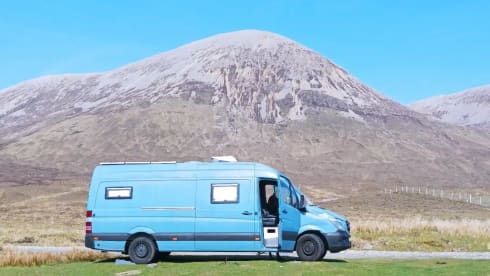 Boots – 2p Mercedes-Benz bus from 2014