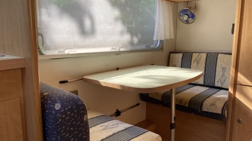 Little Miss Sunshine – Sunny spacious family camper with bed (6 persons)