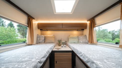 King 9 – Brand new luxury 5-person camper