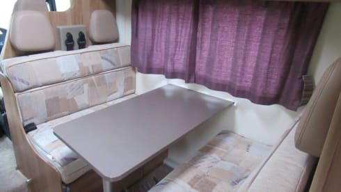 Gerty – 6 Berth Luxury Motorhome