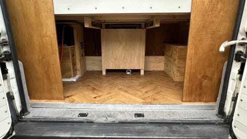 Evangeline – 4 berth Peugeot campervan from 2017