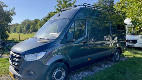 Beautiful 2p Mercedes-Benz bus from 2019 (new interior 2023)