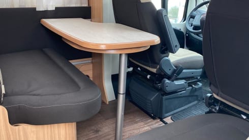 2p Hymer semi-integrated uit 2025