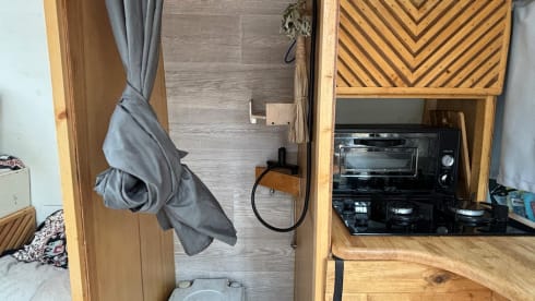 Spacious campervan - kitchen & shower - Fully off grid