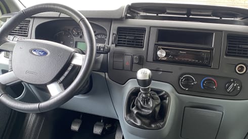 Elliot – Spacious 5-person Ford Trigano Elliot