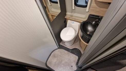 C15 – 2-Personen-Dethleffs-Bus aus dem Jahr 2025