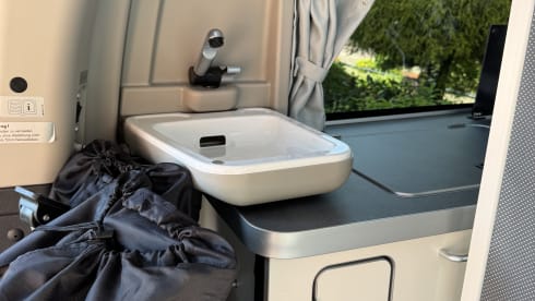 4p Ford bus from 2024