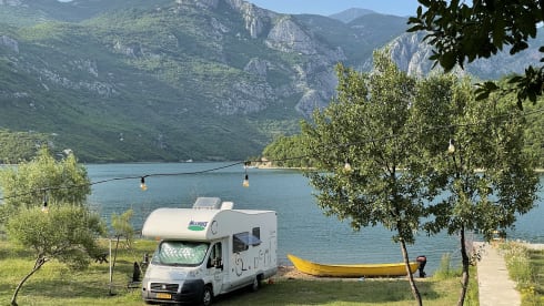 Light and spacious family camper with bunk beds