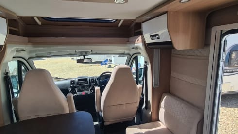Beatrix – 2021  Laika Kosmo 509 4 berth coach built semi-integrated