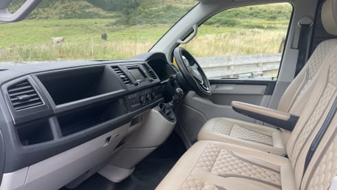 Daisy – 4 berth Volkswagen campervan from 2016