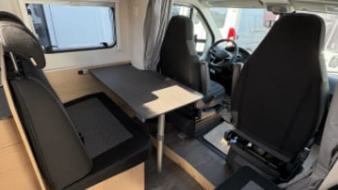 E-type – Gloednieuwe Sunlight Camper 2026 | Lengtebedden + Hefbed | 2–4 Pers.