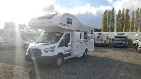 Zefiro 675  – 2022 Roller Team Zefiro 675 automatic 6 berth + 6 belts 