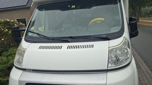 Kikker  – 5p Adria Mobil integrated uit 2011