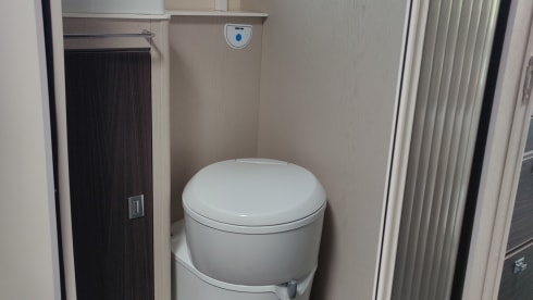  Cozy (family) camper semi-integrated - 4 persons (new 2023) 