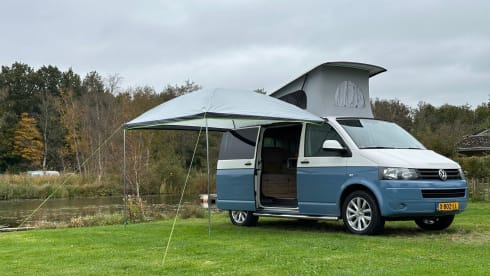 VW T5, luxury Two-Tone from 2015, new installation, automatic, many extras