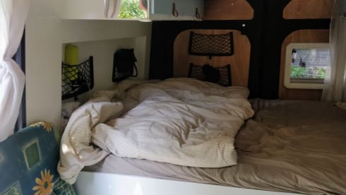 Vespa – 2-person self-built bus camper